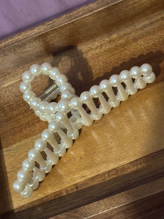 Simple Pearl Claw Clip